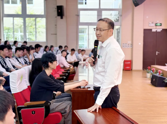萨震节能空压机董事长程红星
